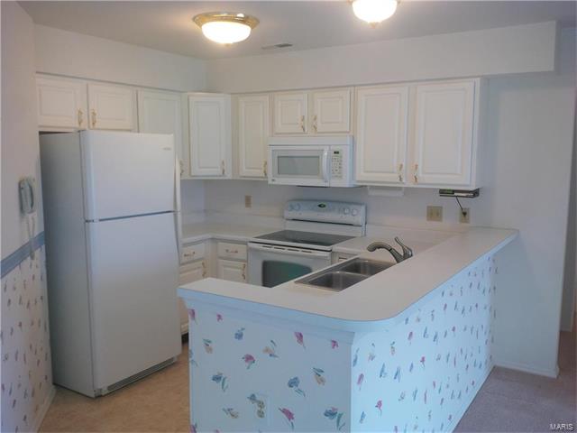 1642 Whispering Crk #A, Ballwin, MO 63021 photo 6