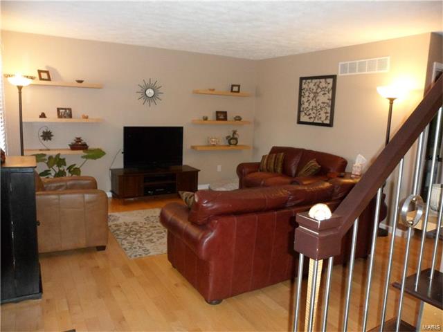 1364 Deerfield Estates Dr, O'fallon, MO 63366 photo 2