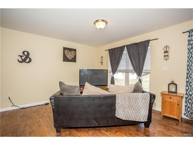 329 Wild Oak Dr, O'fallon, MO 63368 photo 5