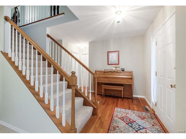 478 Oak Glen Dr, Ballwin, MO 63021 photo 2