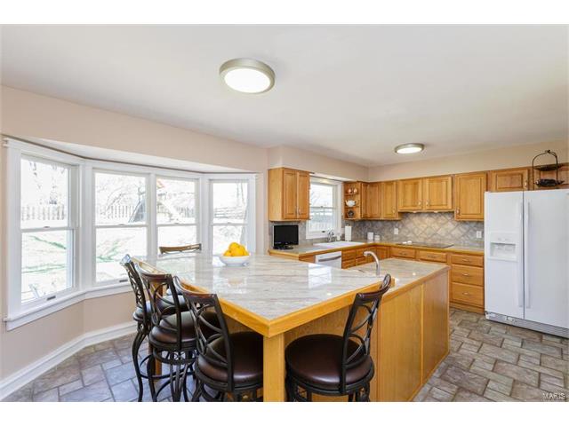 172 Spring Oaks Dr, Ballwin, MO 63011 photo 12