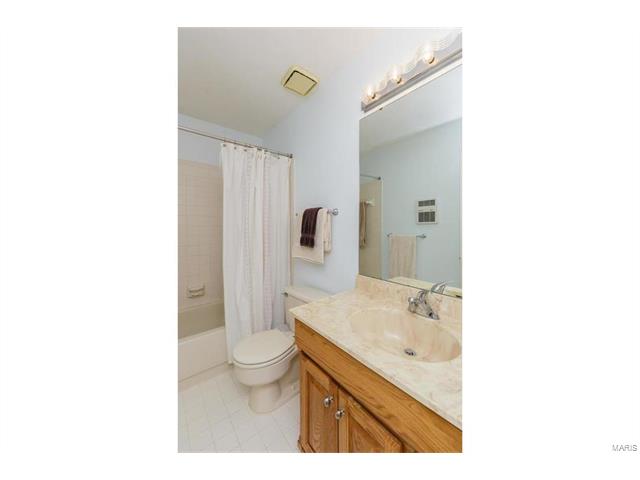 172 Spring Oaks Dr, Ballwin, MO 63011 photo 26