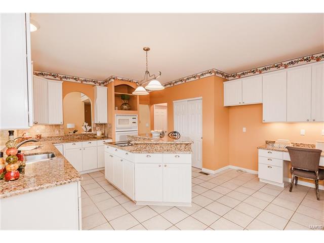 614 Crown Pointe Estates Ct, Ballwin, MO 63021 photo 6
