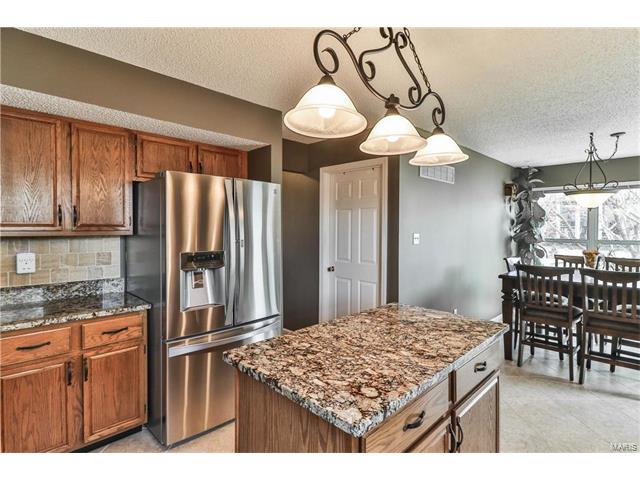 240 Old Stone Ct, O'fallon, MO 63368 photo 12