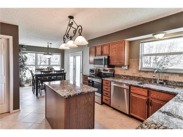 240 Old Stone Ct, O'fallon, MO 63368 photo 11