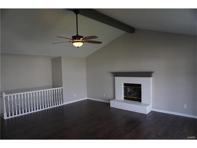 1446 Sunview Dr, O'fallon, MO 63366 photo 2