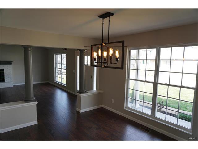 1446 Sunview Dr, O'fallon, MO 63366 photo 10