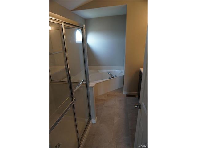 1446 Sunview Dr, O'fallon, MO 63366 photo 14