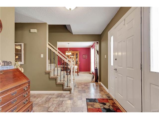 2585 Dunmore Cir, O'fallon, MO 63368 photo 2