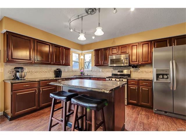 2585 Dunmore Cir, O'fallon, MO 63368 photo 9
