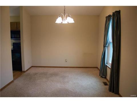 722 Whispering Willow Dr, O'fallon, MO 63366 photo 4