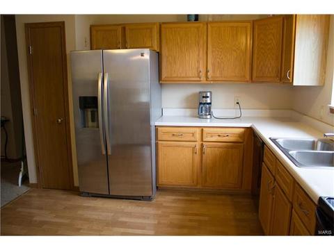 722 Whispering Willow Dr, O'fallon, MO 63366 photo 2