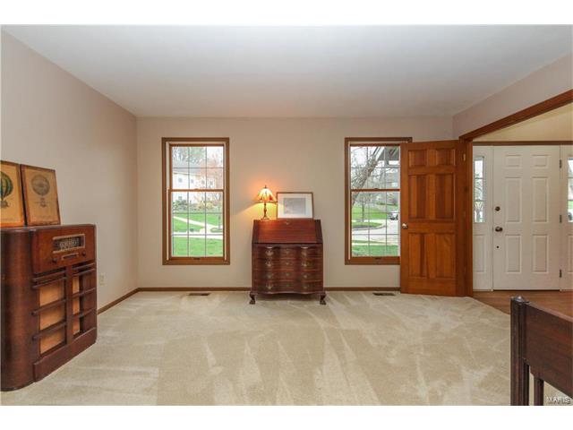 1470 Kentbrooke Dr, Ballwin, MO 63021 photo 8