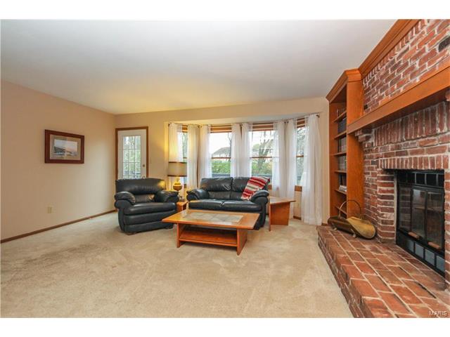 1470 Kentbrooke Dr, Ballwin, MO 63021 photo 9