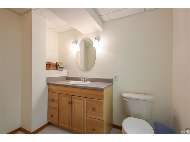 1470 Kentbrooke Dr, Ballwin, MO 63021 photo 32