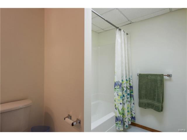 1470 Kentbrooke Dr, Ballwin, MO 63021 photo 33