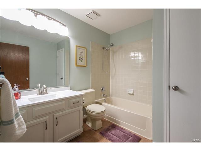 1470 Kentbrooke Dr, Ballwin, MO 63021 photo 26
