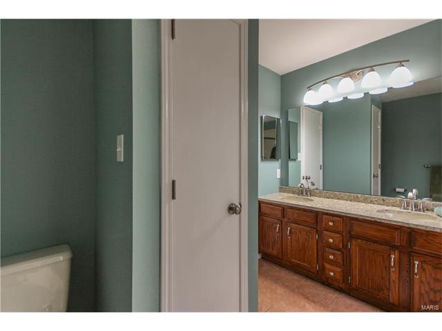 1470 Kentbrooke Dr, Ballwin, MO 63021 photo 24