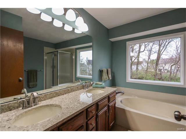 1470 Kentbrooke Dr, Ballwin, MO 63021 photo 22