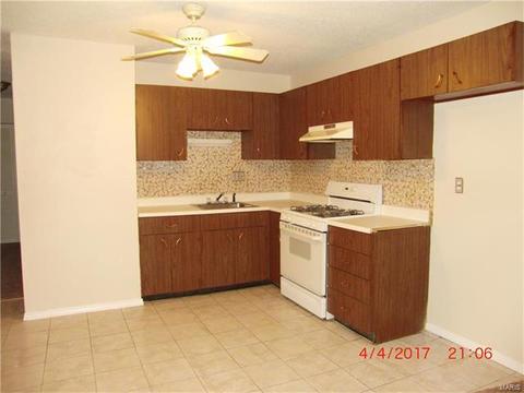 1124 Bromfield, Ballwin, MO 63021 photo 3