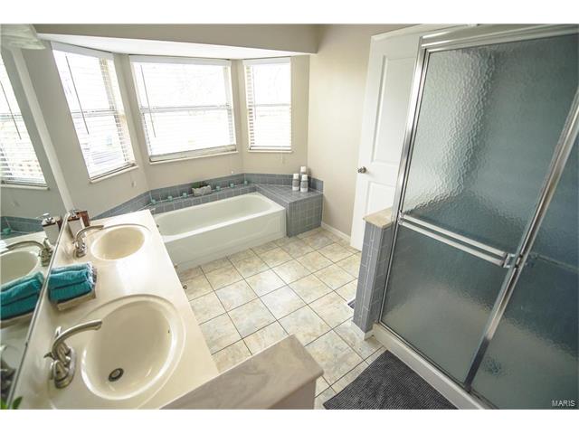 1008 Columbard Dr, Ballwin, MO 63021 photo 20