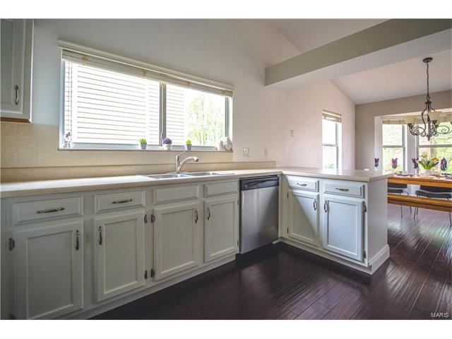 1008 Columbard Dr, Ballwin, MO 63021 photo 8
