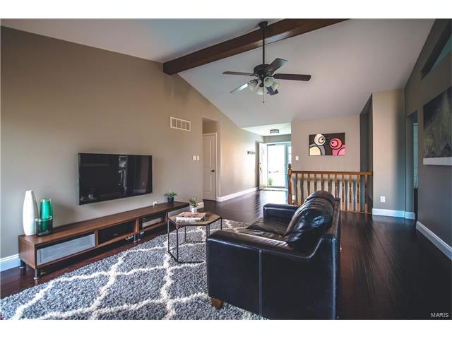 1008 Columbard Dr, Ballwin, MO 63021 photo 5