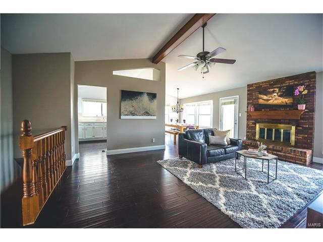 1008 Columbard Dr, Ballwin, MO 63021 photo 3