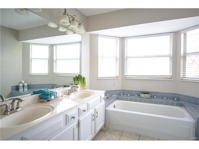 1008 Columbard Dr, Ballwin, MO 63021 photo 18