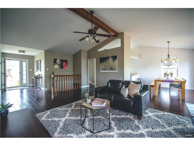 1008 Columbard Dr, Ballwin, MO 63021 photo 4