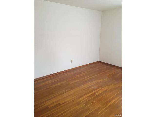 204 Capri Dr, O'fallon, MO 63366 photo 5
