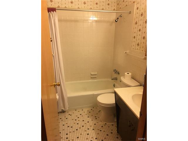 204 Capri Dr, O'fallon, MO 63366 photo 7