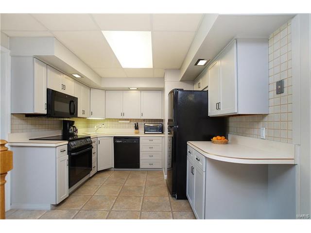 230 New Ballwin Rd, Ballwin, MO 63021 photo 3