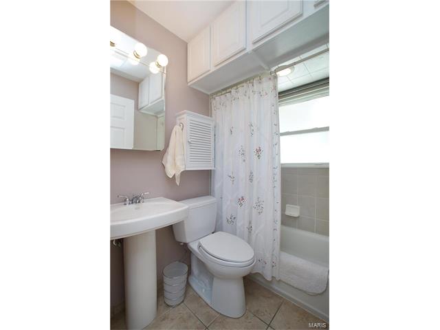230 New Ballwin Rd, Ballwin, MO 63021 photo 15