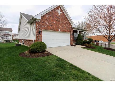 2 Eagle Cove Ln, Saint Charles, MO 63303 photo 2