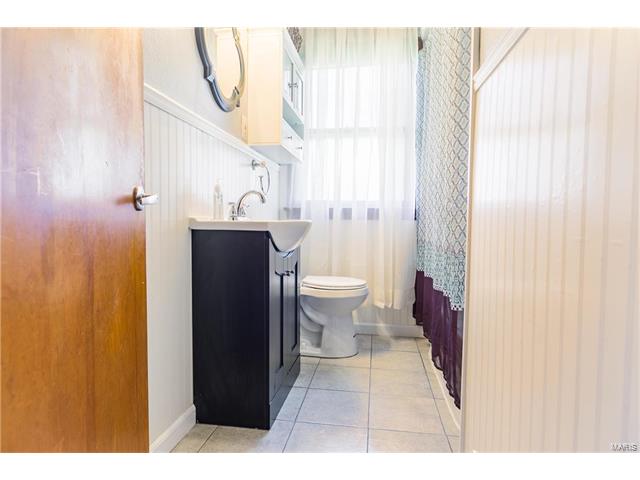 9213 Hallock Dr, Saint Louis, MO 63123 photo 11