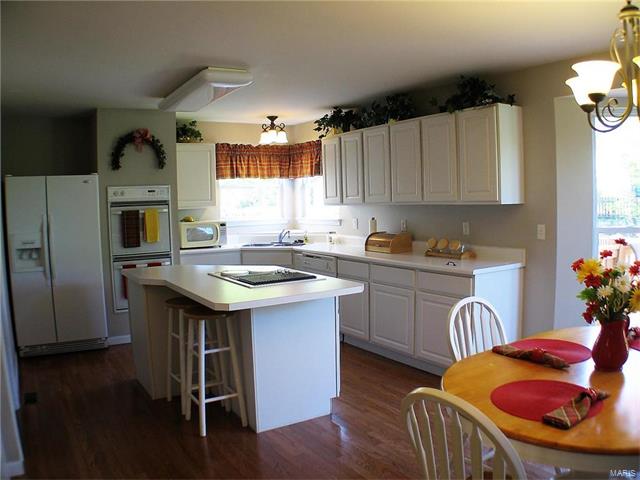 705 Whispering Frst, Ballwin, MO 63021 photo 7