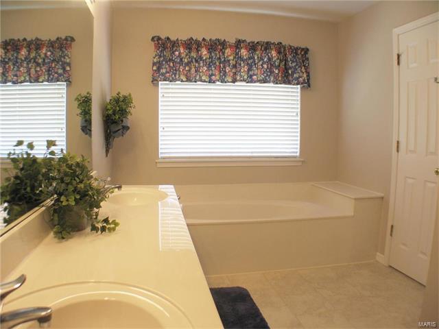 705 Whispering Frst, Ballwin, MO 63021 photo 29