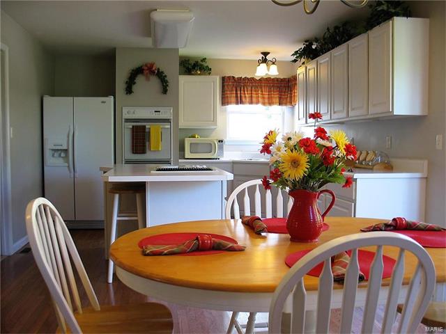 705 Whispering Frst, Ballwin, MO 63021 photo 5