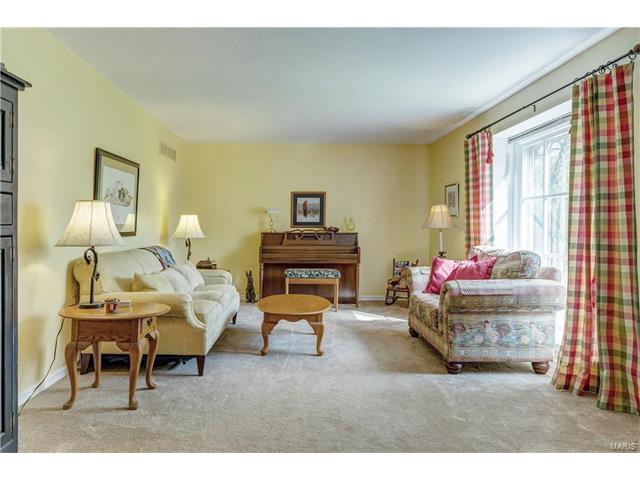 601 Huntley Heights Dr, Ballwin, MO 63021 photo 6