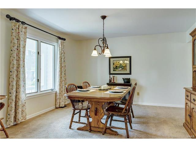 601 Huntley Heights Dr, Ballwin, MO 63021 photo 4