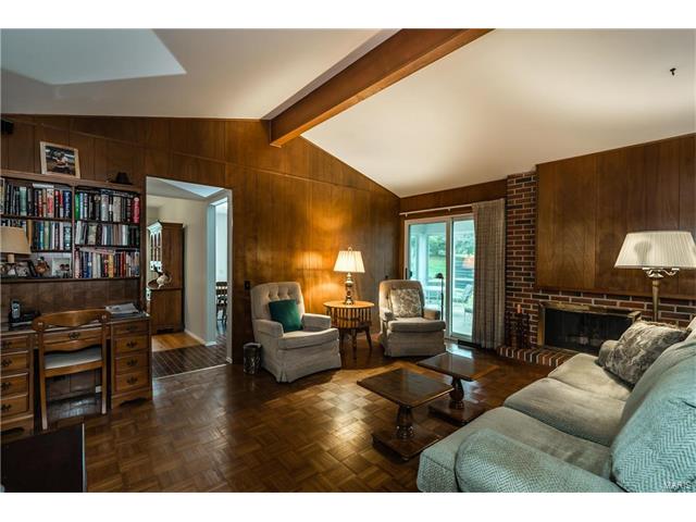339 Greenbriar Ln, Ballwin, MO 63011 photo 4