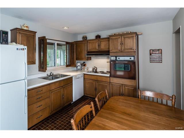 339 Greenbriar Ln, Ballwin, MO 63011 photo 8