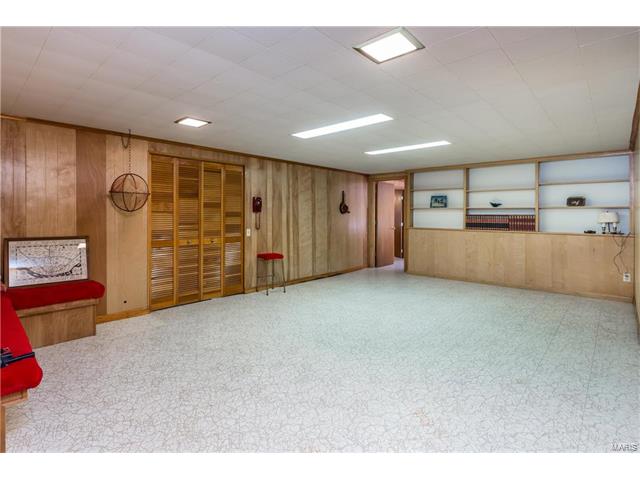 339 Greenbriar Ln, Ballwin, MO 63011 photo 16