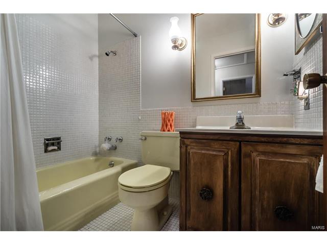 339 Greenbriar Ln, Ballwin, MO 63011 photo 13
