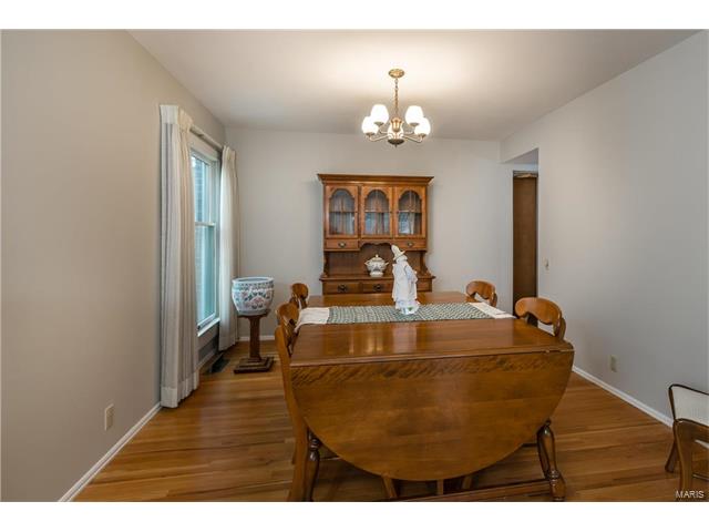 339 Greenbriar Ln, Ballwin, MO 63011 photo 3