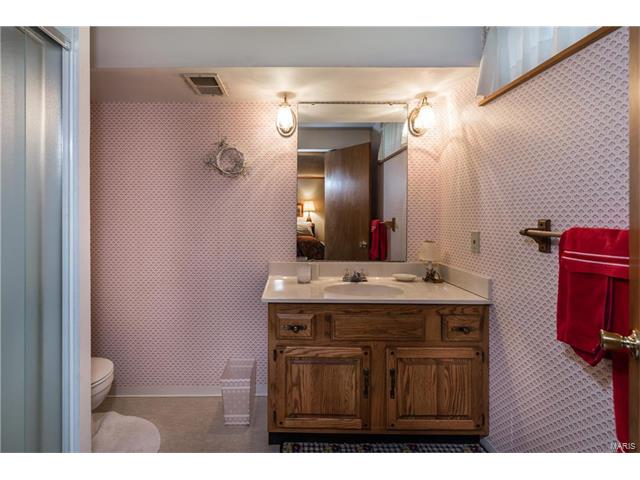 339 Greenbriar Ln, Ballwin, MO 63011 photo 17