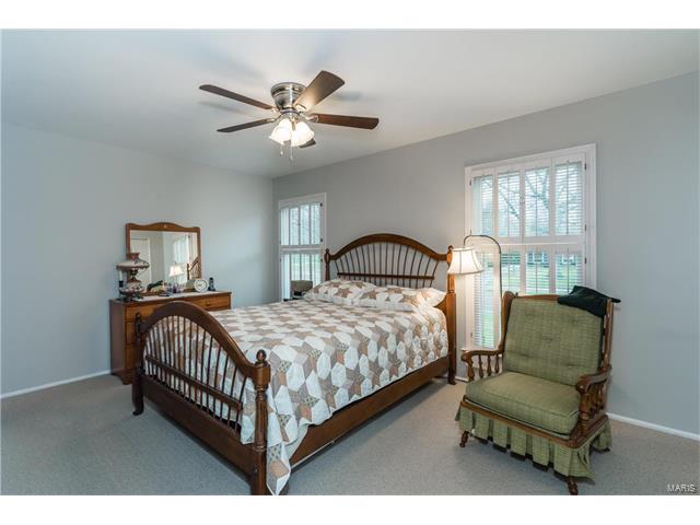339 Greenbriar Ln, Ballwin, MO 63011 photo 9