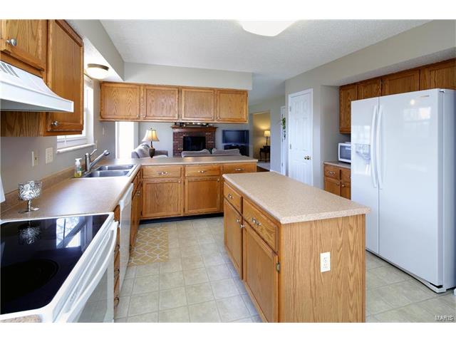 2917 Bromley Dr, O'fallon, MO 63368 photo 4