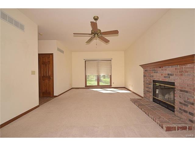 1047 Johanna Dr, Ballwin, MO 63021 photo 4